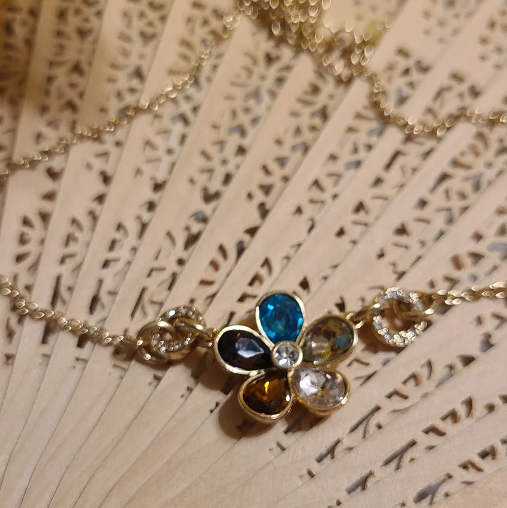 Ladies Necklace for sale